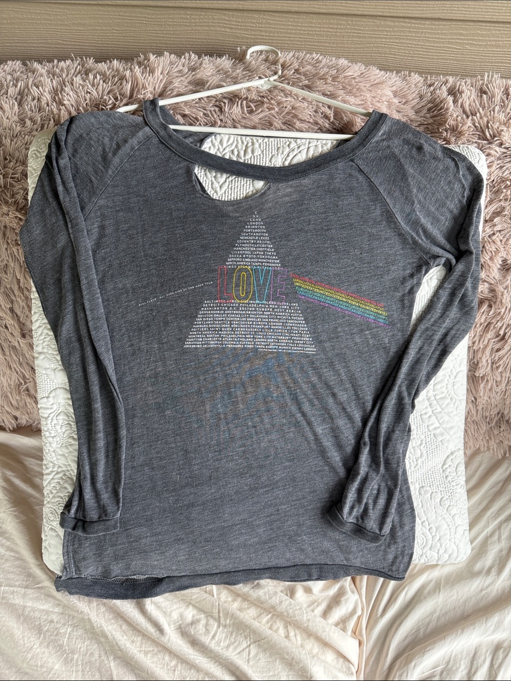 Gray 'Love' Graphic Long-Sleeve Women's Top Chaser